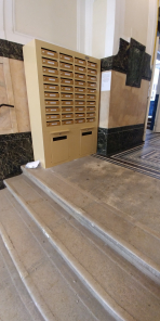 Lábonálló társasházi postaláda Lábonálló társasházi postaláda