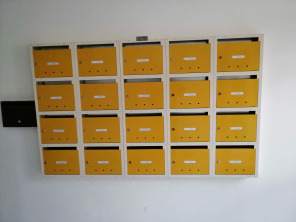 Álló társasházi postaláda Álló társasházi postaláda