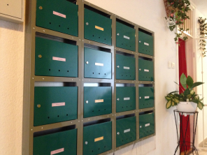 Álló típusú prémium lépcsőházi postaláda Álló típusú prémium lépcsőházi postaláda
