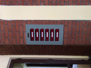 Lépcsőházi postaláda Lépcsőházi postaláda