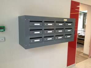 Korszerű postaláda új építésű társasháznak Korszerű postaláda új építésű társasháznak