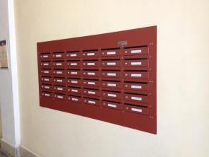 Süllyesztett postaláda előnyei Süllyesztett postaláda előnyei