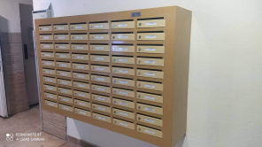 Tárasasházi falra szerelt postaláda Tárasasházi falra szerelt postaláda