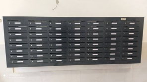 Lépcsőházi postaláda Lépcsőházi postaláda