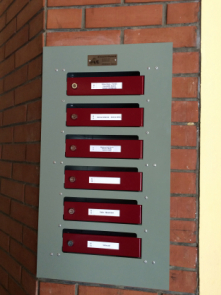 Süllyesztett fekvő postaládák Süllyesztett fekvő postaládák